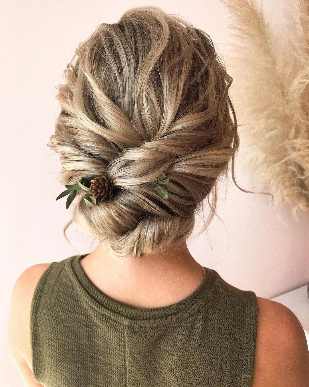 Собранные прически. Свадебный стилист по прическам и макияжу в Ростове-на-Дону Даниэла Дар