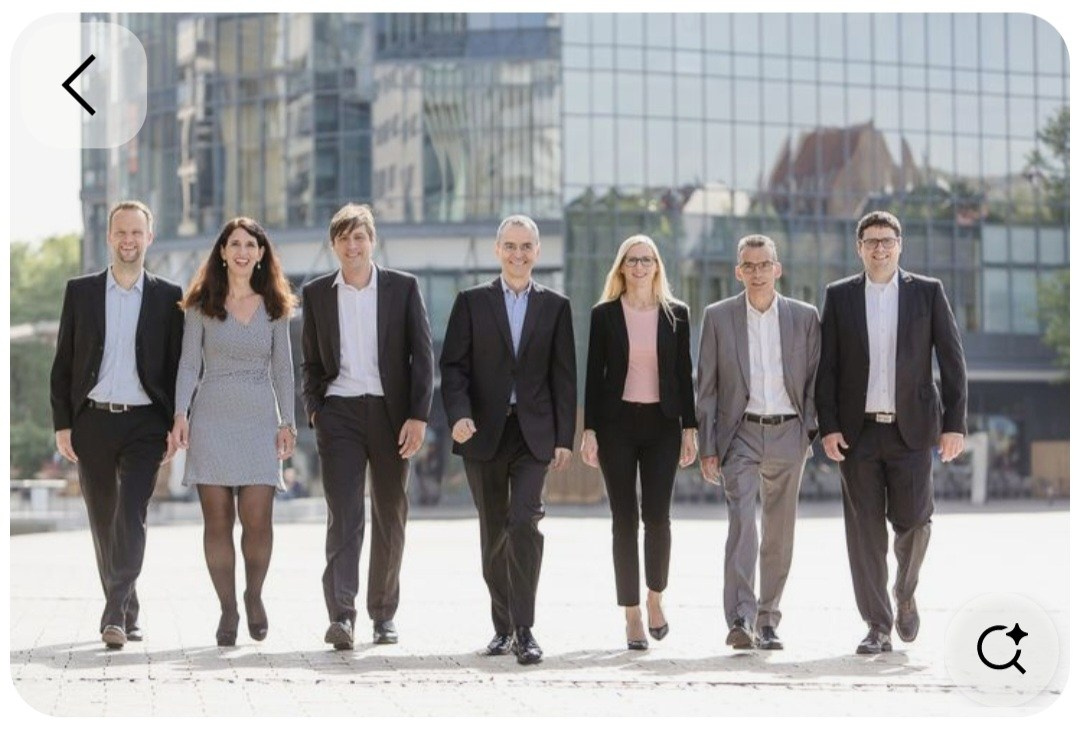 Деловой контент в городской среде. Фотограф в Екатеринбурге Переверзева Анна