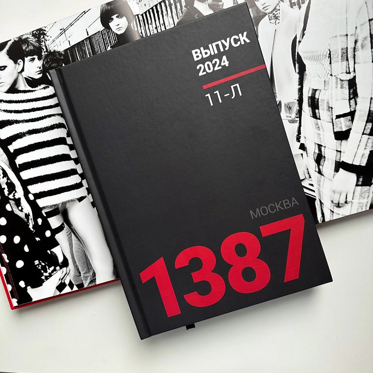 Виды выпускных альбомов для школы 9-11 класс в Иваново Ярославле Костроме Владимире. Выпускные альбомы в Иваново в детский сад и школу. Александр и Светлана Янкины