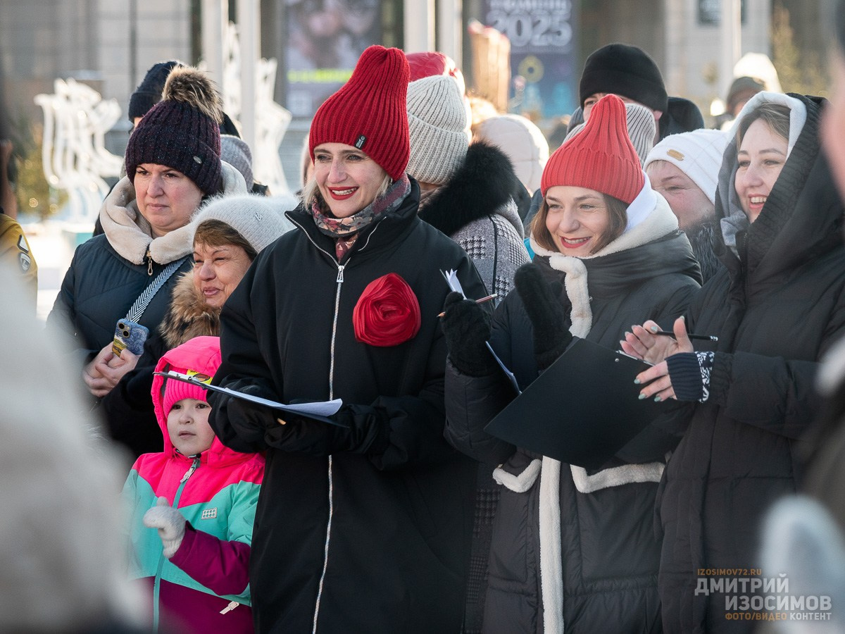 Забег снегурочек