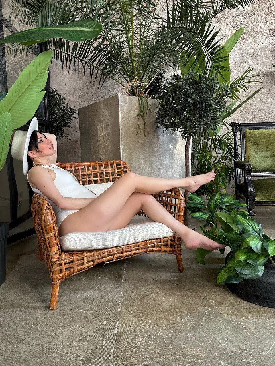 Фотосессия Анны в зеленом стиле. Фотограф ANNA GEREIHAN