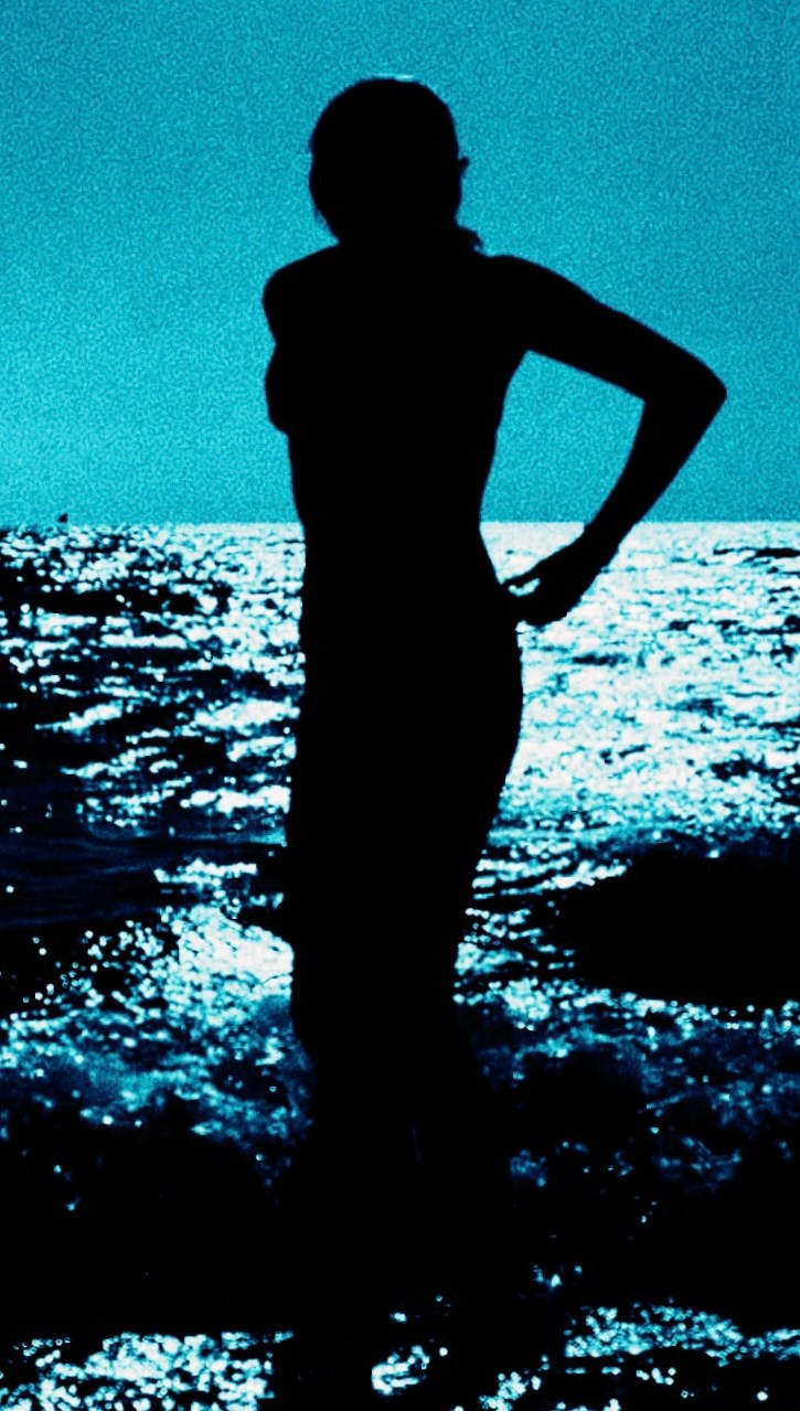 Lost-self in paradise. Carolinetru