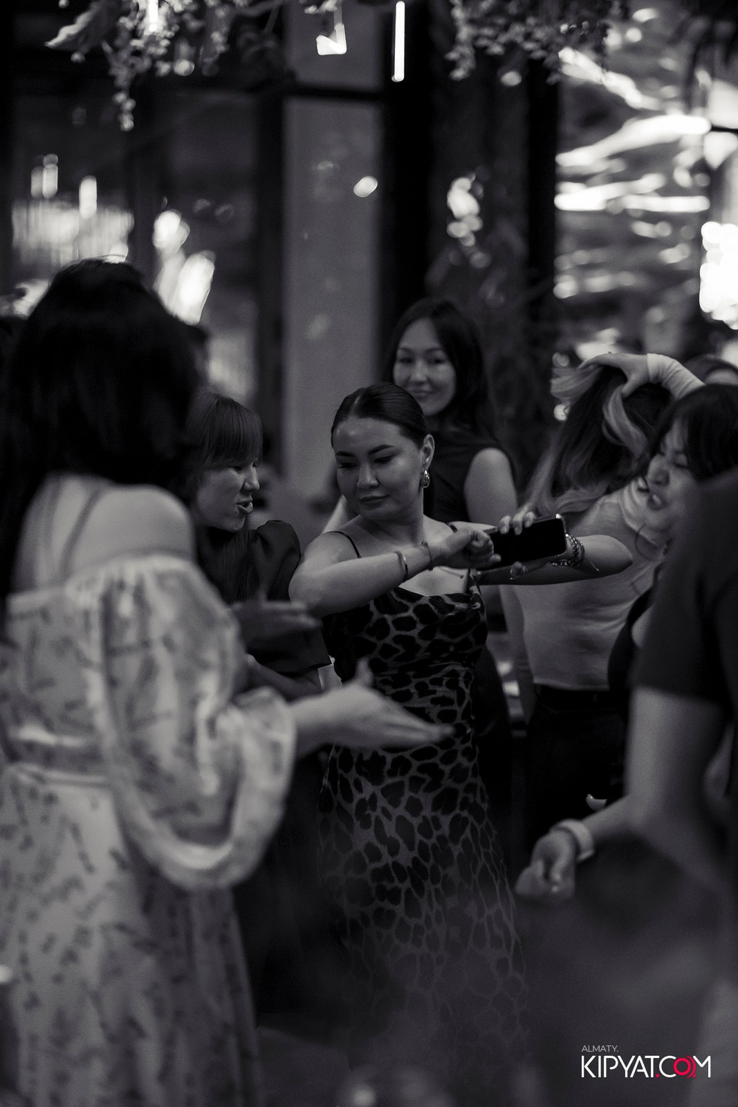 FRIENDS BAR & TERRACE. КИПЯТКОМ АЛМАТЫ!