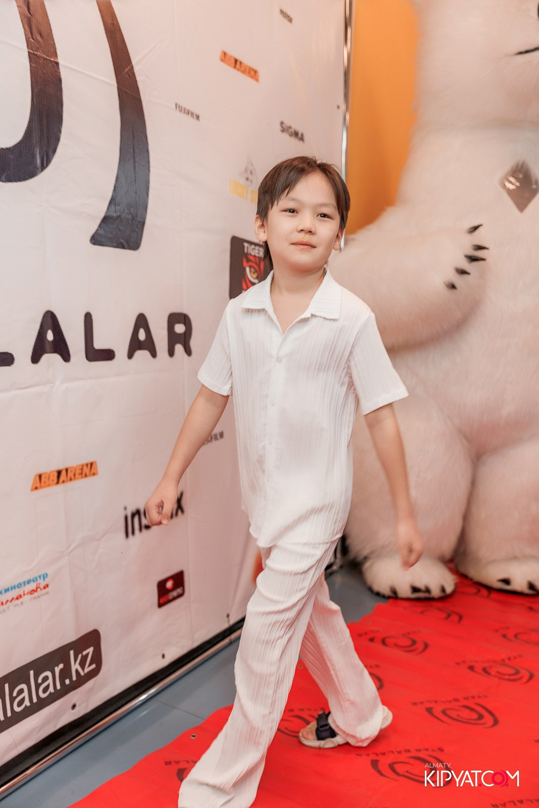 ПРЕЗЕНТАЦИЯ 10 ГРУППЫ КИНОПРОЕКТА STARBALALAR. КИПЯТКОМ АЛМАТЫ!