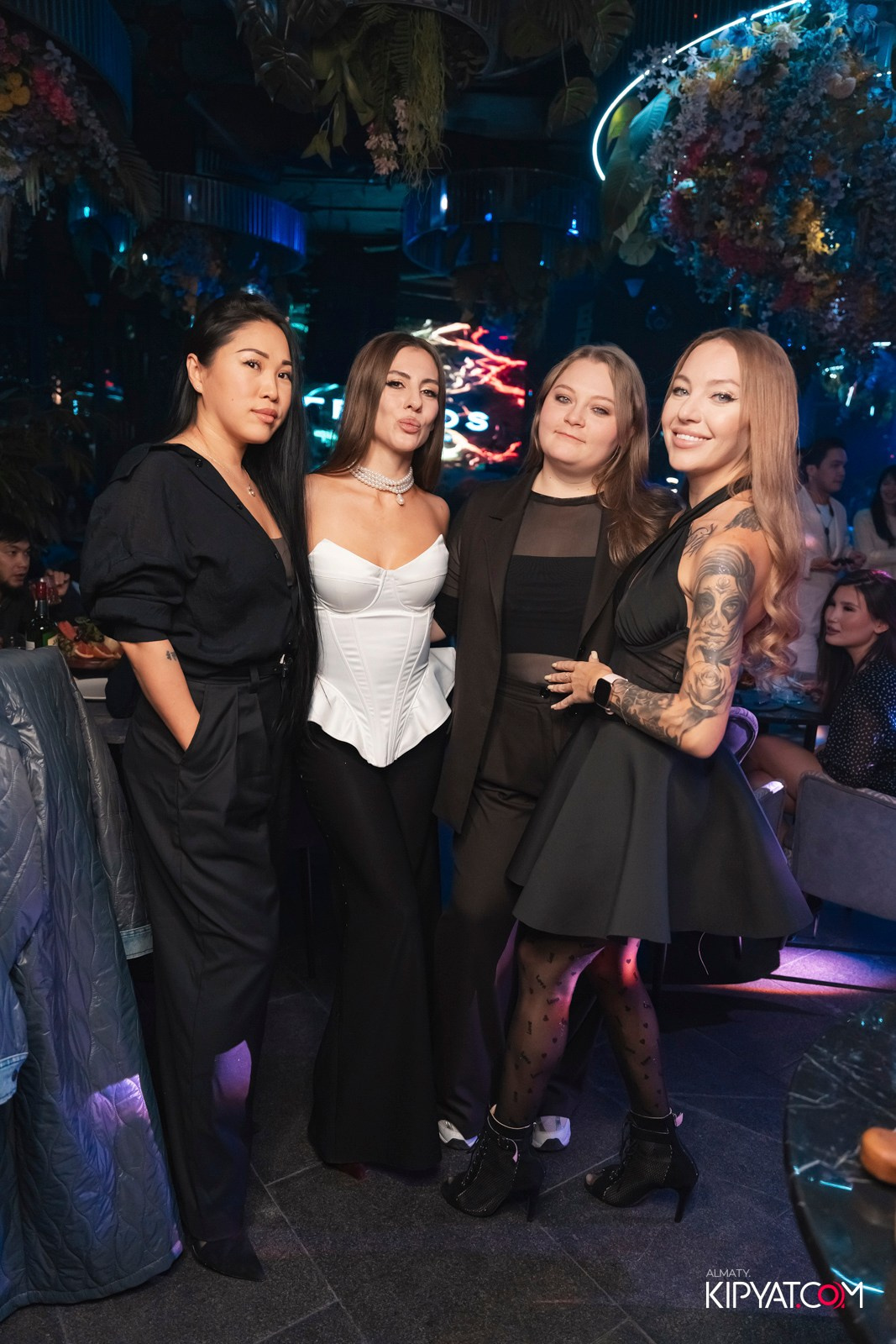 FRIENDS BAR & TERRACE. КИПЯТКОМ АЛМАТЫ!