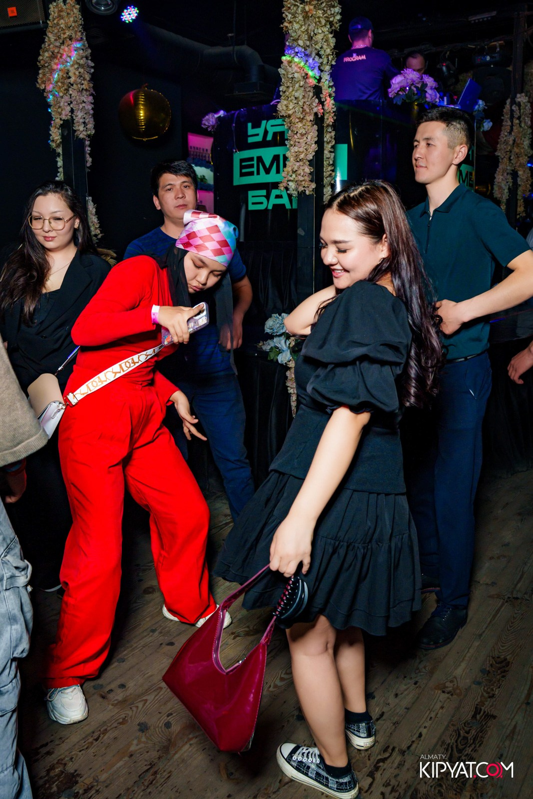 UYAT EMES BAR. КИПЯТКОМ АЛМАТЫ!