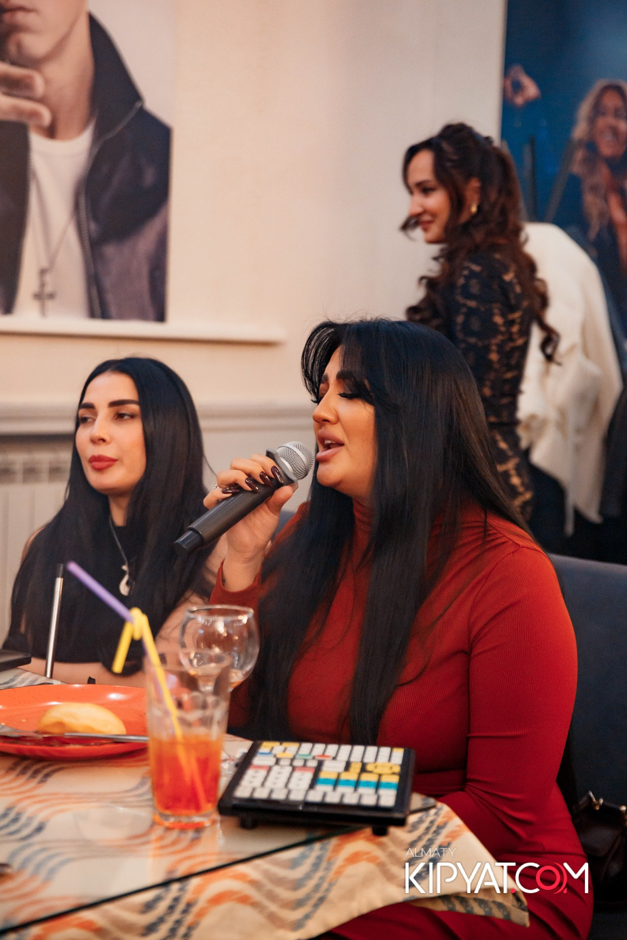 ДЕНЬ РОЖДЕНИЯ КАФЕ ЭСМИРАЛЬДА. КИПЯТКОМ АЛМАТЫ!