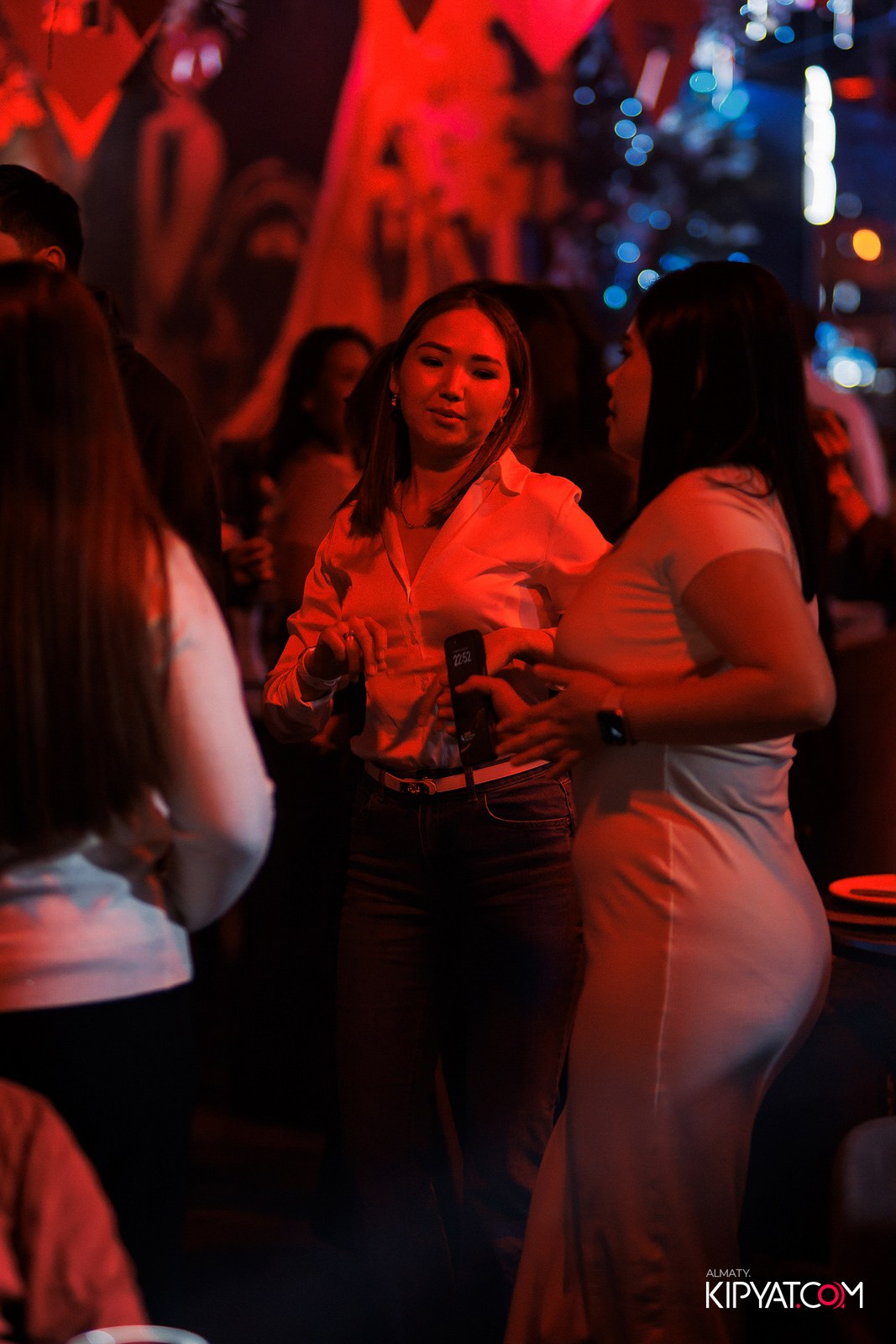 FRIENDS BAR & TERRACE. КИПЯТКОМ АЛМАТЫ!