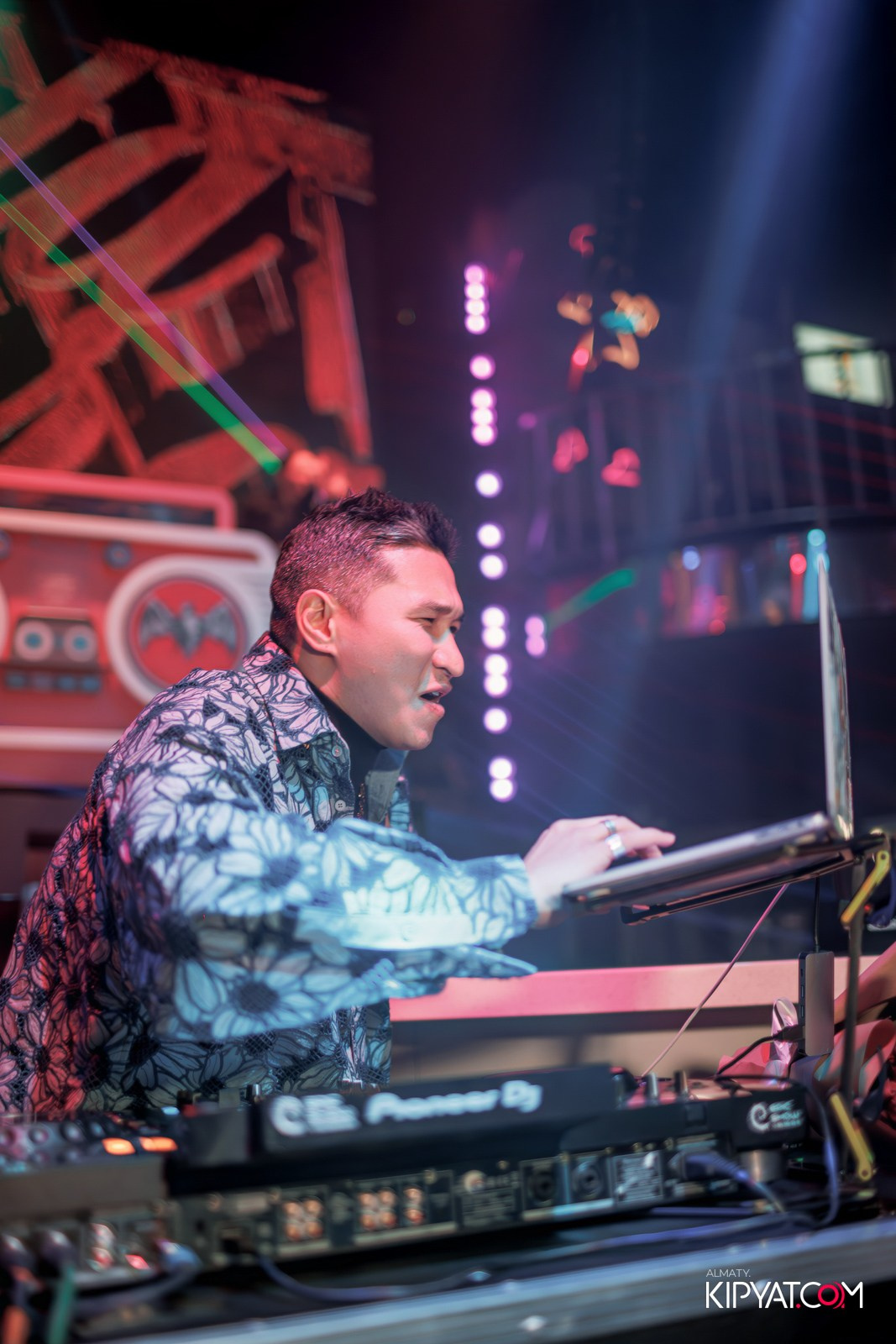 SANTA RAVE В НОЧНОМ КЛУБЕ SANTA BARBARA. КИПЯТКОМ АЛМАТЫ!