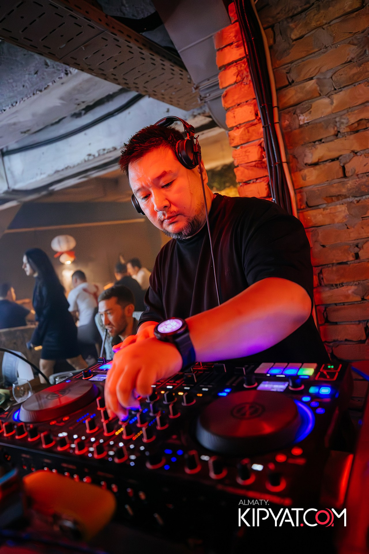 Olovo на Сатпаева. КИПЯТКОМ АЛМАТЫ!