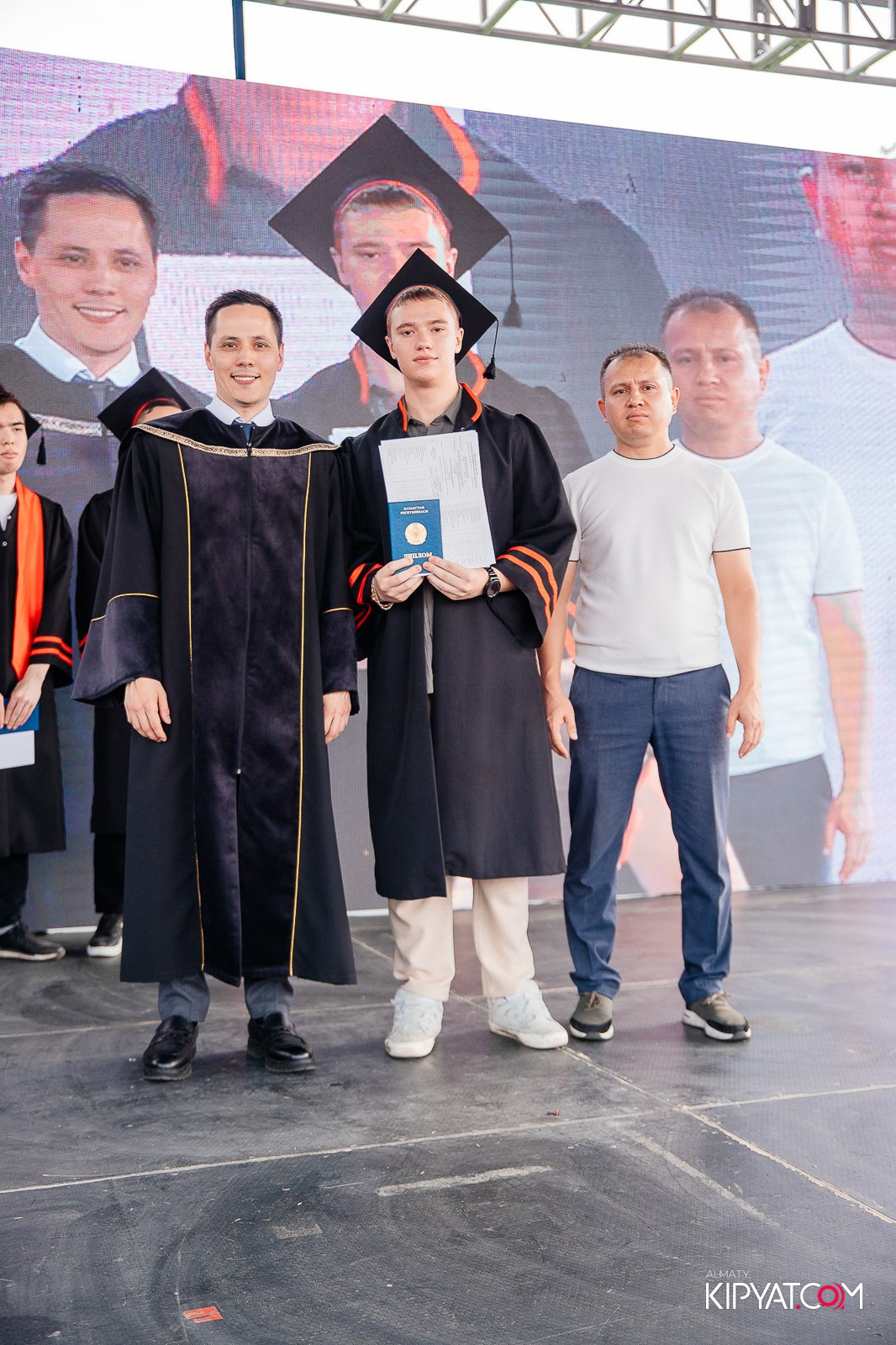 ВРУЧЕНИЕ ДИПЛОМОВ — НАРХОЗ КОЛЛЕДЖ. Part 3. КИПЯТКОМ АЛМАТЫ!