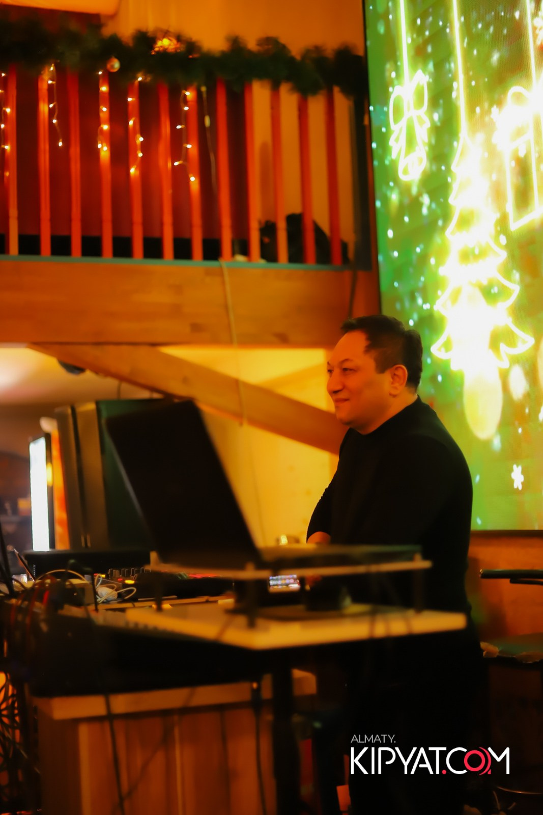 ГРУЗИНСКИЙ ДВОР НА КАБАНБАЙ БАТЫРА. КИПЯТКОМ АЛМАТЫ!