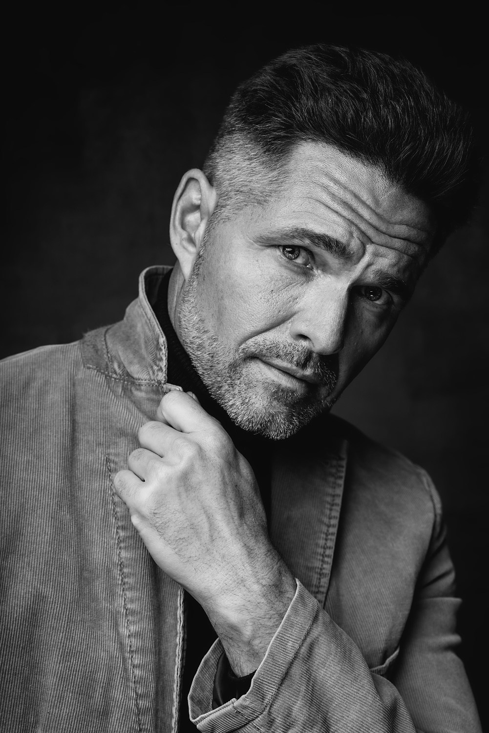 U-ray: Художественный чёрно-белый портрет. U-ray