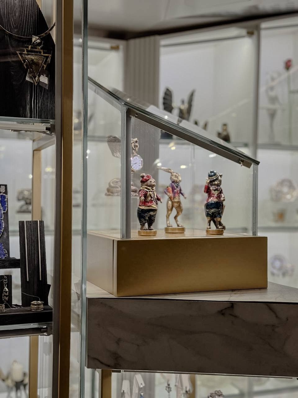 Ювелирная стойка Бизнес зал, аэропорт Пулково, СПБ. Davvero