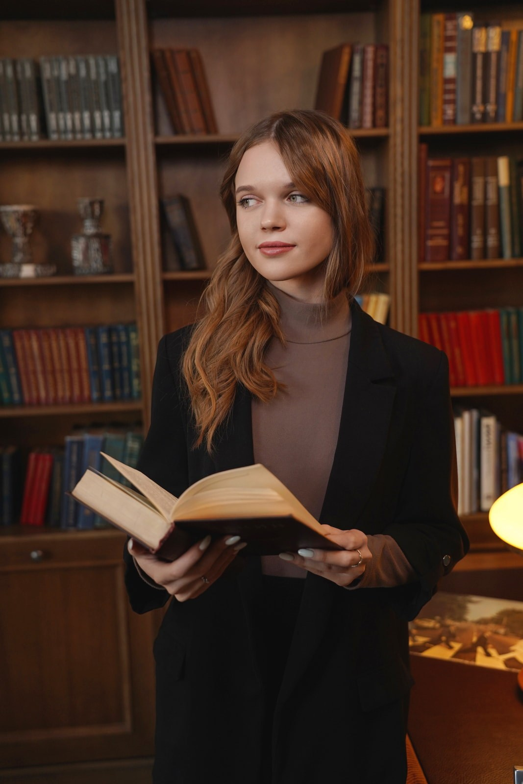 Выпускные альбомы Красноярск: фотосессия в Квартире Академика. СИГМА | Студия выпускных альбомов Красноярск