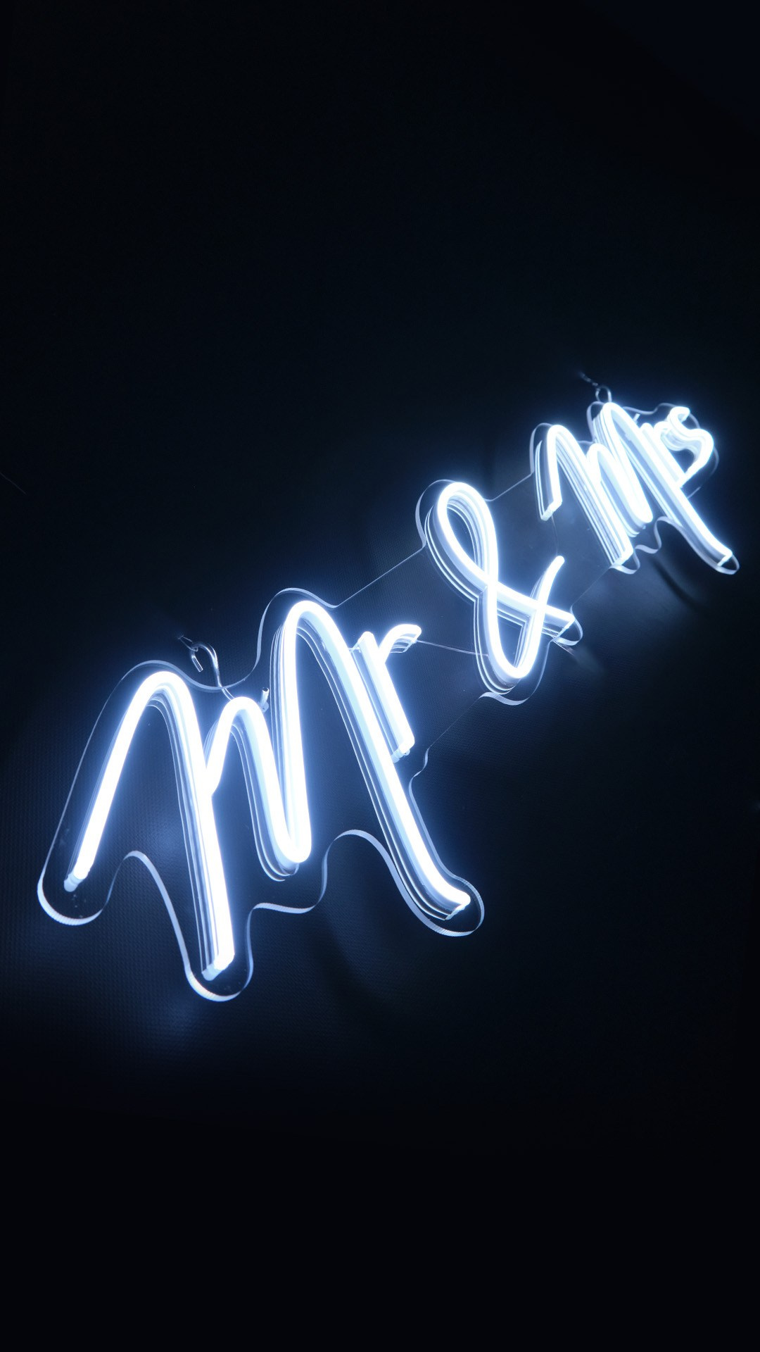 Предметка, неон. Репортажная фото и видеосъемка в Москве под ключ