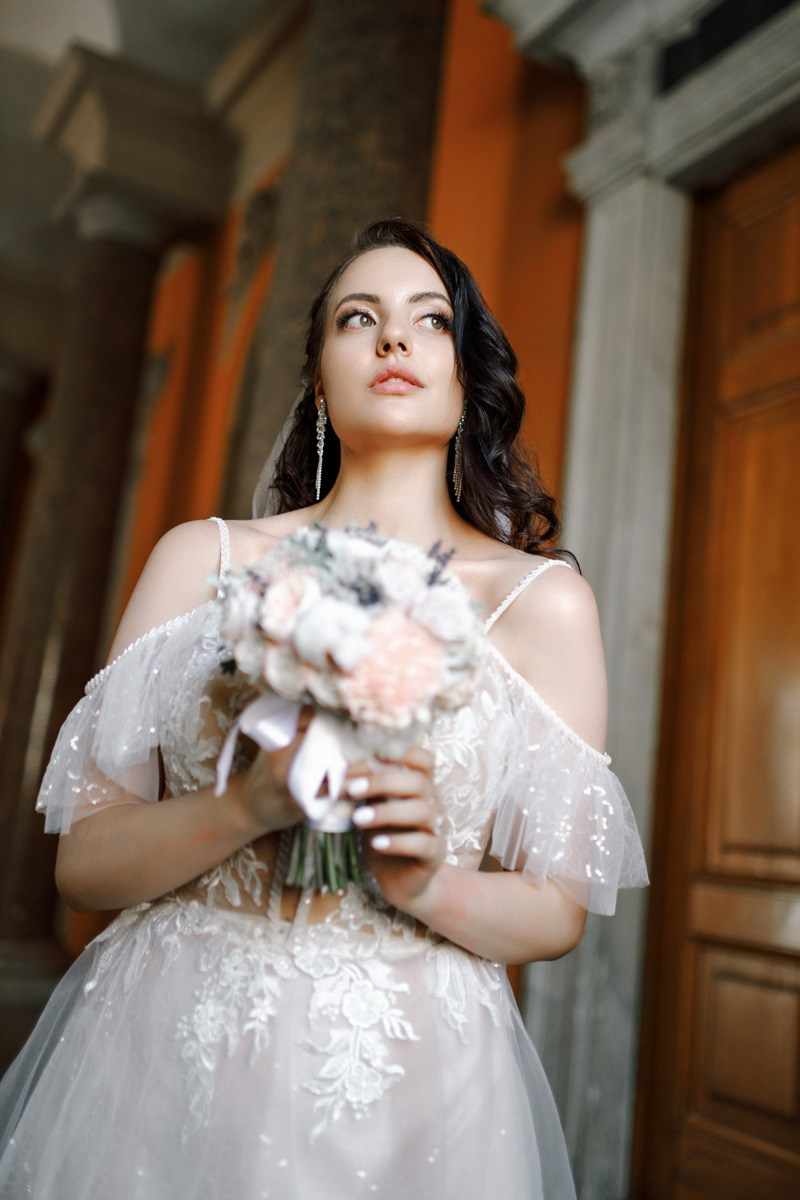 Свадебная фотосессия на Невском. Свадебный фотограф СПБ