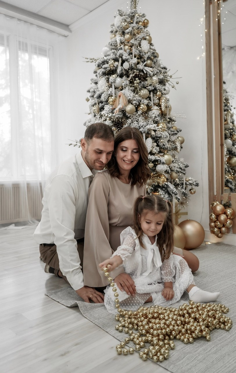 Семейный фотограф в Батайске и Ростове-на-Дону. Новогодняя фотосессия в студии Белый кролик. Свадебный фотограф в Ростове-на-Дону. Таинство Крещения и Венчания, семейные фотосессии. Алёна Чёботова