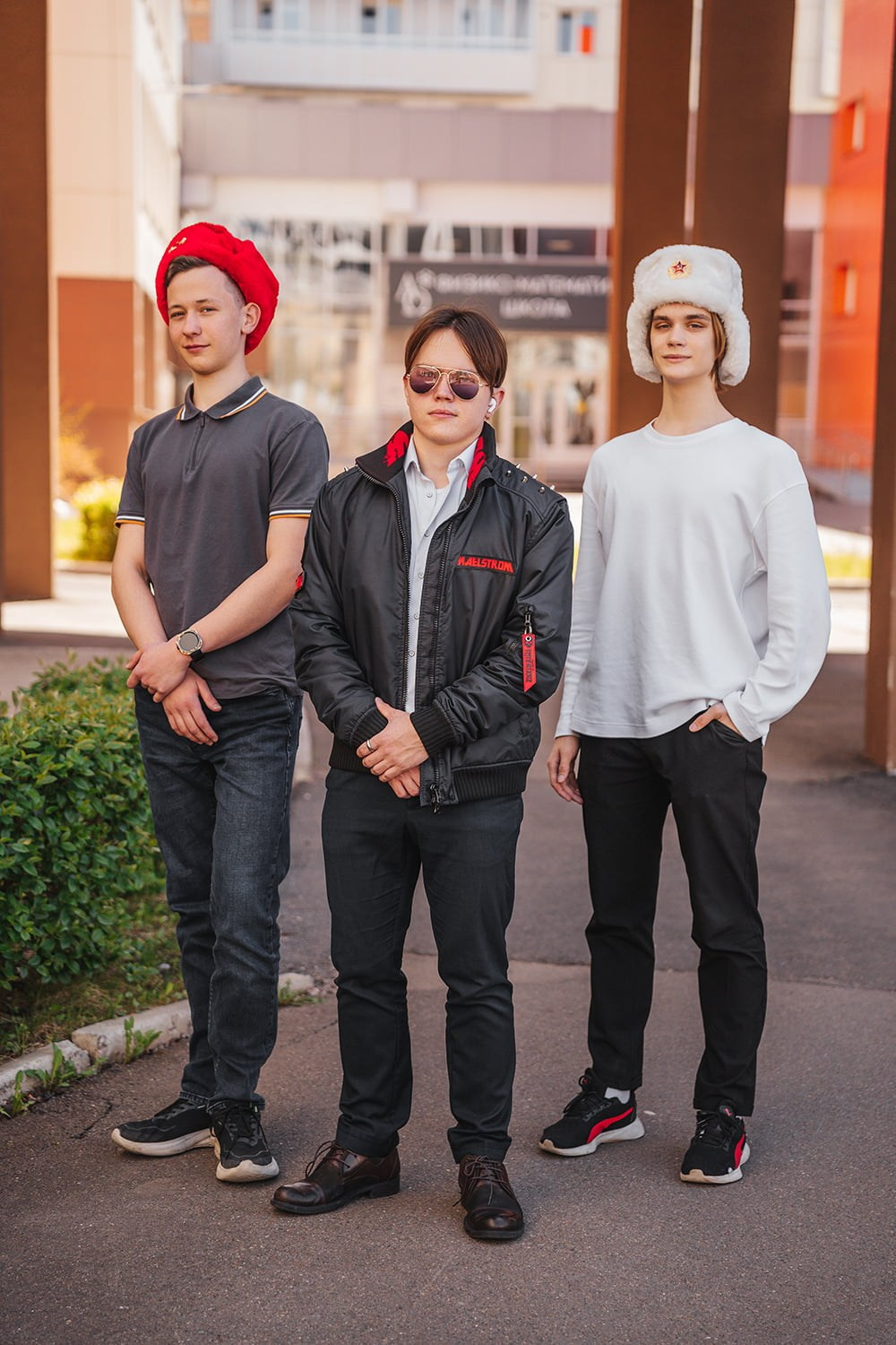 Выпускные альбомы для 9 класса: съёмка в школе и на улице. СИГМА | Студия выпускных альбомов Красноярск