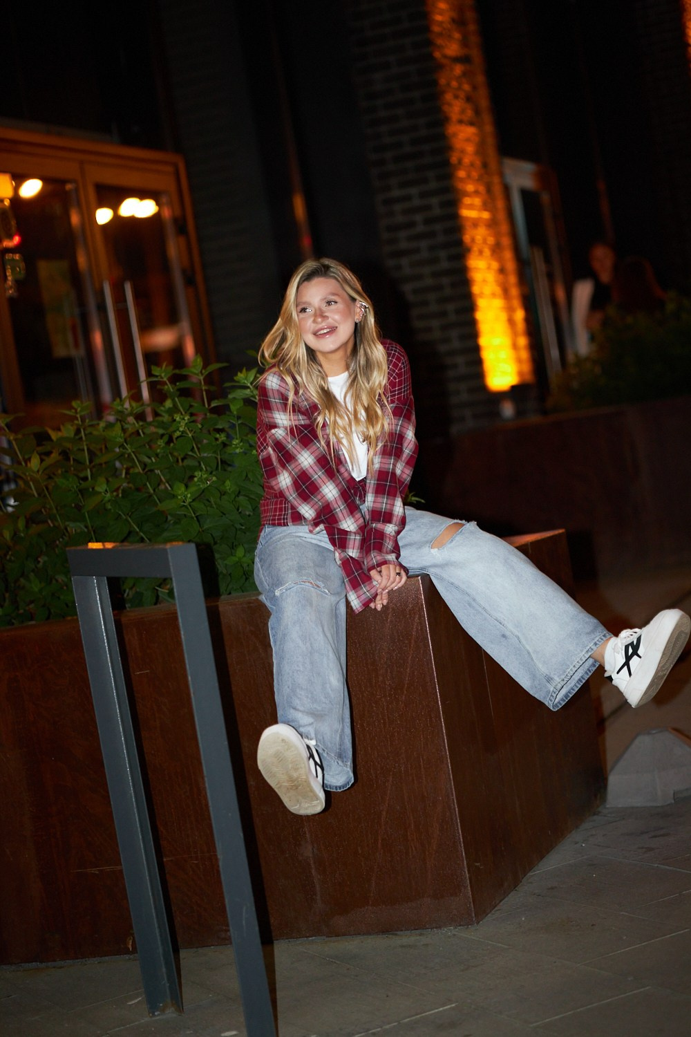 Фотосессия в ночном городе Екатеринбург уличный фотограф Екб фотосет вечерний город прогулка заказать цена фотосъемка Екб. Фотограф Екатеринбург Анастасия Жерновская | Маркетплейсы и нейрофото