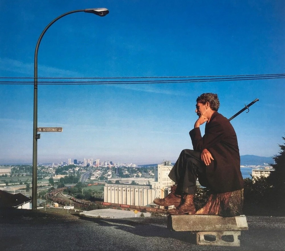 художественная фотография Джеффа Уолла с театральной постановкой и реалистичной детализацией