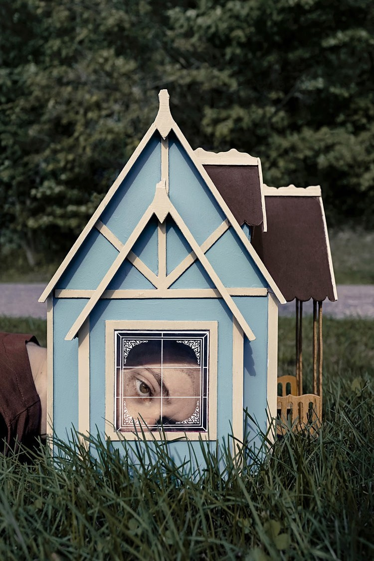 сюрреалистическая фотография с искажённым пространством и телом