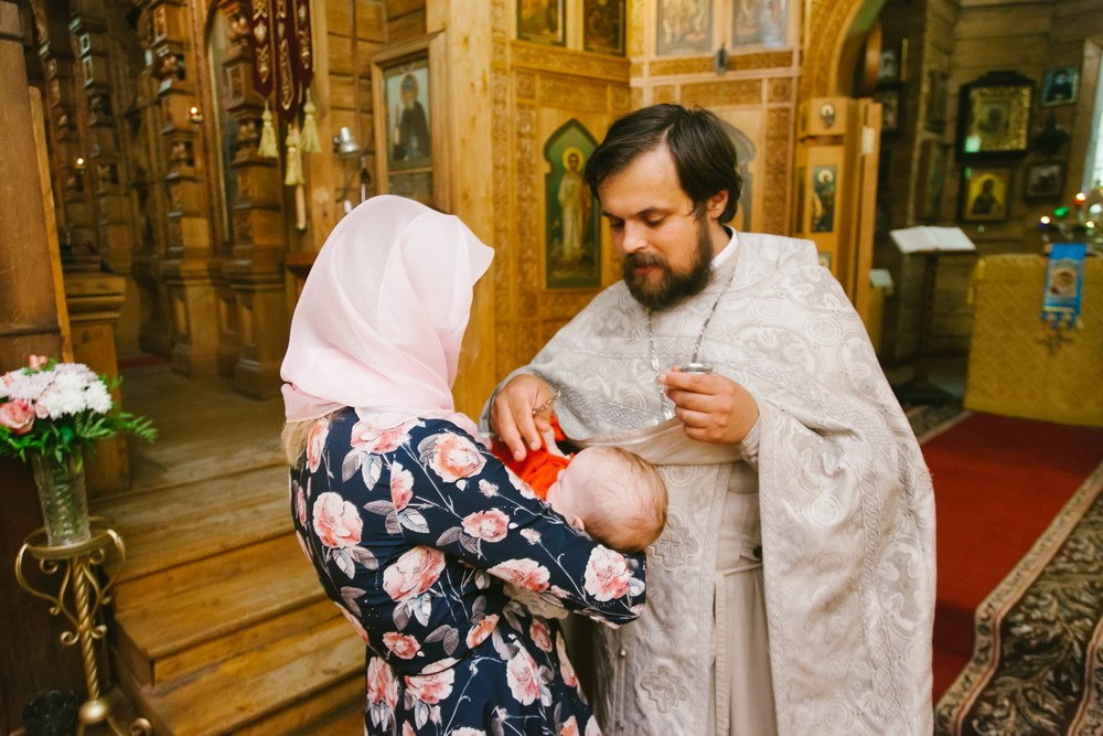 Крещение Церковь Иконы Божией Матери Казанской. Вырица. Фотограф на крещение в Санкт Петербурге