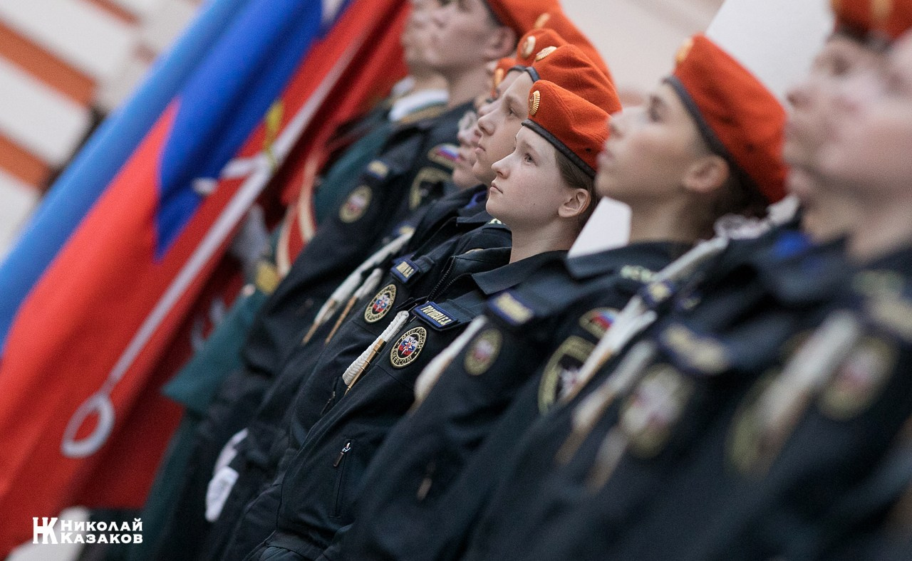 Воспитанники кадетских классов МЧС в строю во время торжественного посвящения в кадеты в Атриуме Петропавловской крепости 