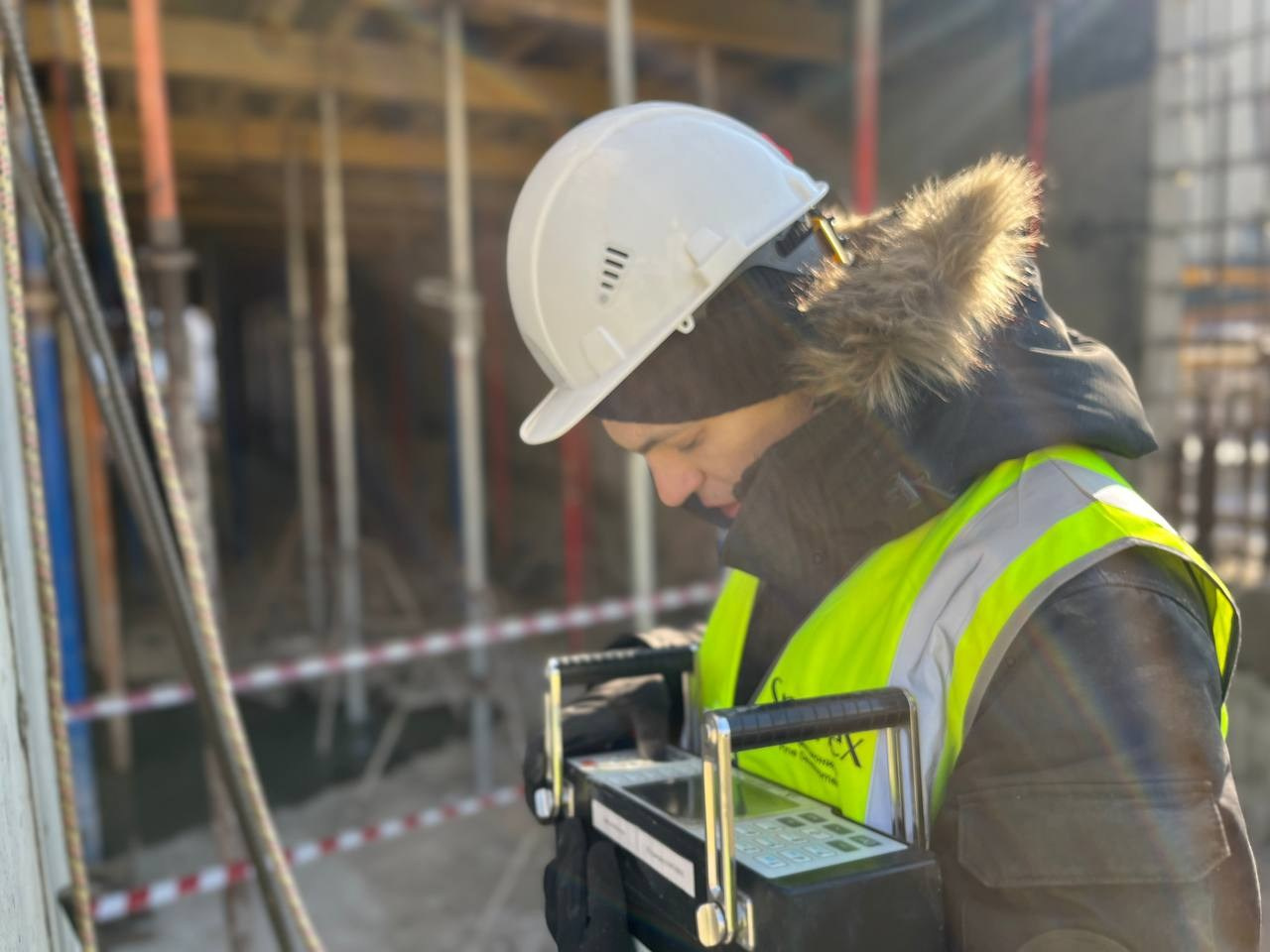 Томограф ультразвуковой низкочастотный А1040Mira. Участок обследования монолитного железобетонного пилона