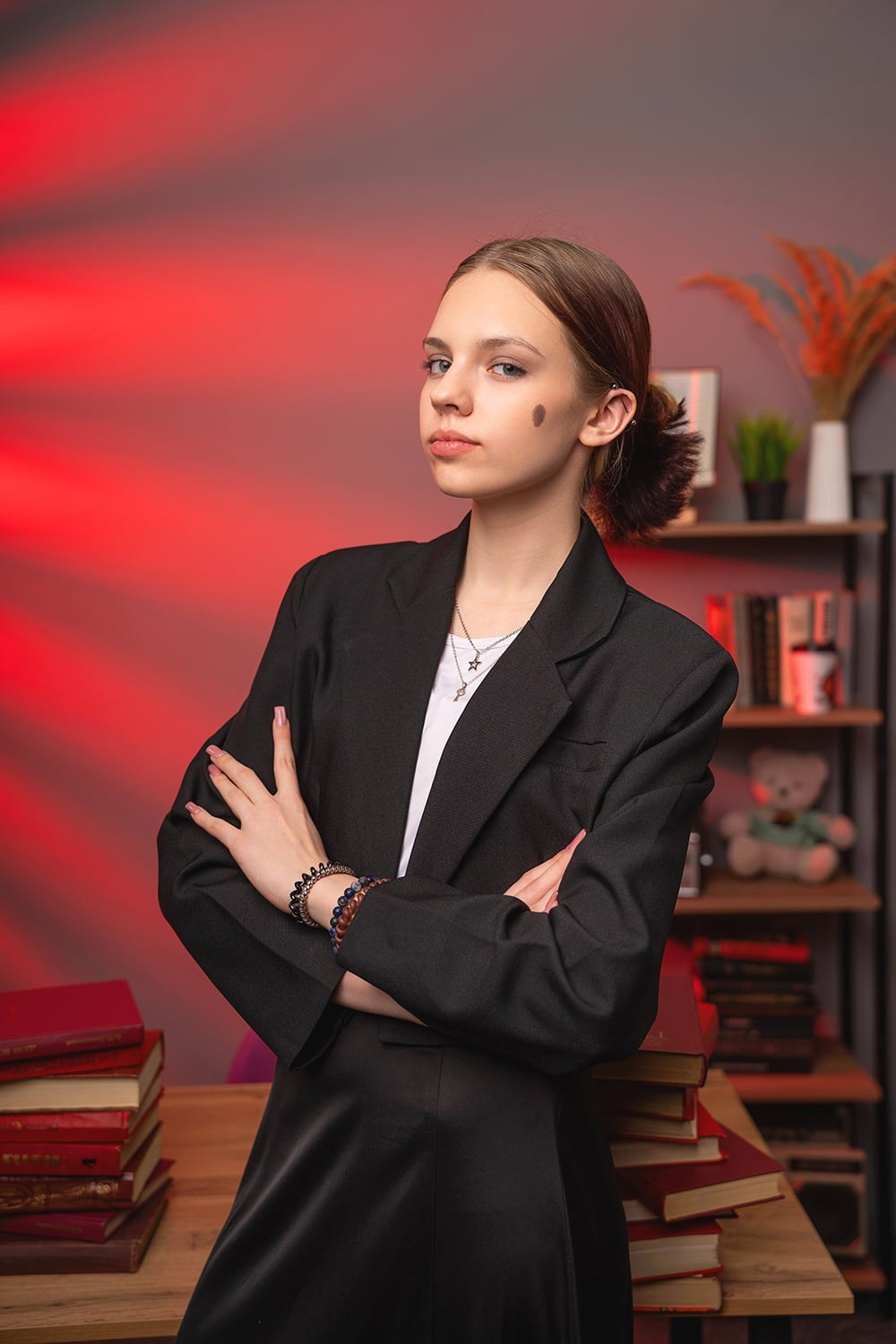 Выпускной альбом 9 класс: Съёмка в атмосферной фотостудии-библиотеке. СИГМА | Студия выпускных альбомов Красноярск