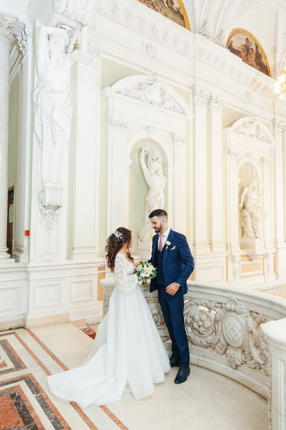 Свадебная фотопрогулка по СПб. Фотограф крещение венчание в Петербурге! Помогает подобрать храм и посоветовал душевного батюшку в СПб