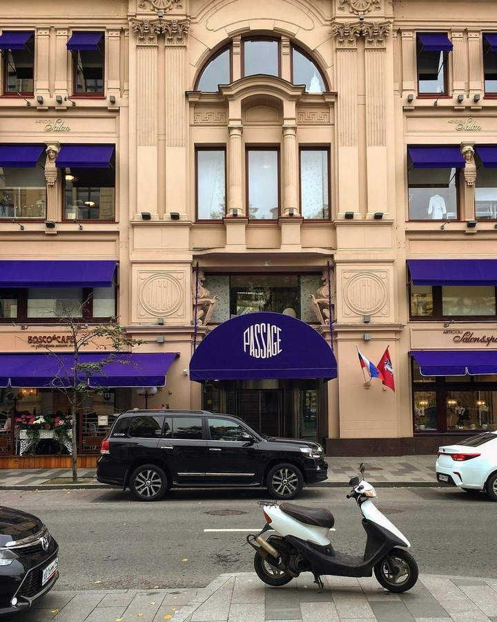 Локация для фотосессии на улице — старинный двор Москвы