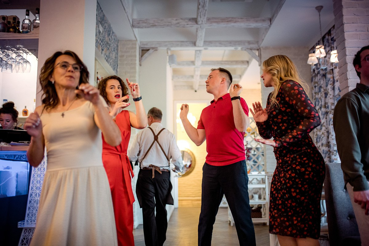 Свадебная фотосессия в ресторане. Свадебный фотограф в Санкт-Петербурге Антон Владимиров