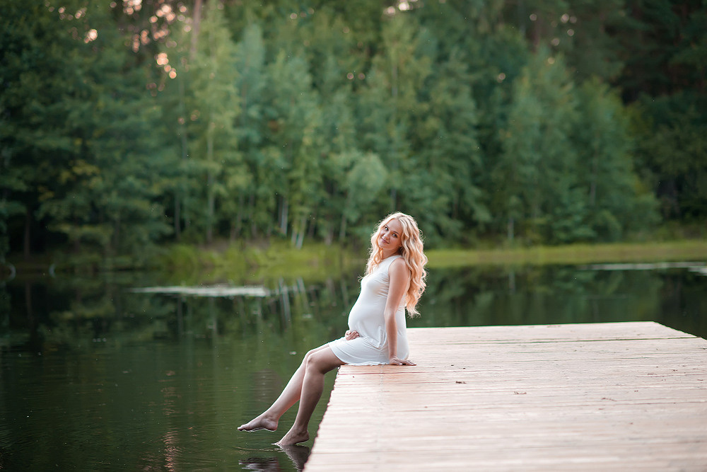 девушка вода озеро река беременность лето зима весна осень рождественно 