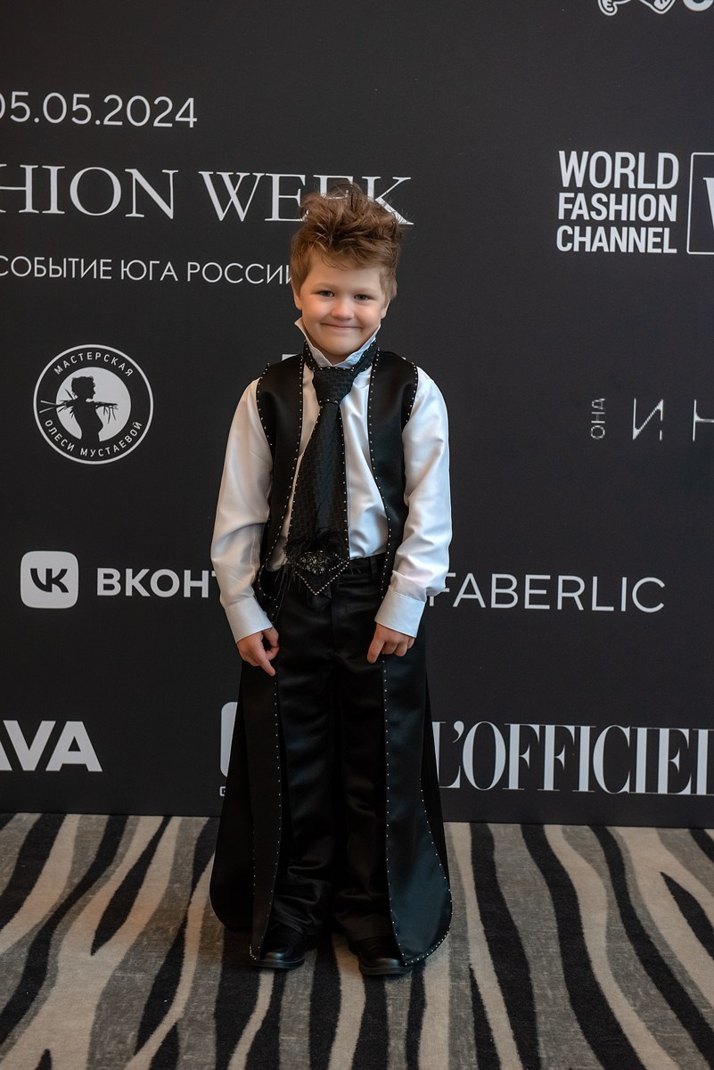 SochiFashionWeek2024 дизайнер Кибовская. Семейный и коммерческий фотограф в Сочи Александр Бодунов