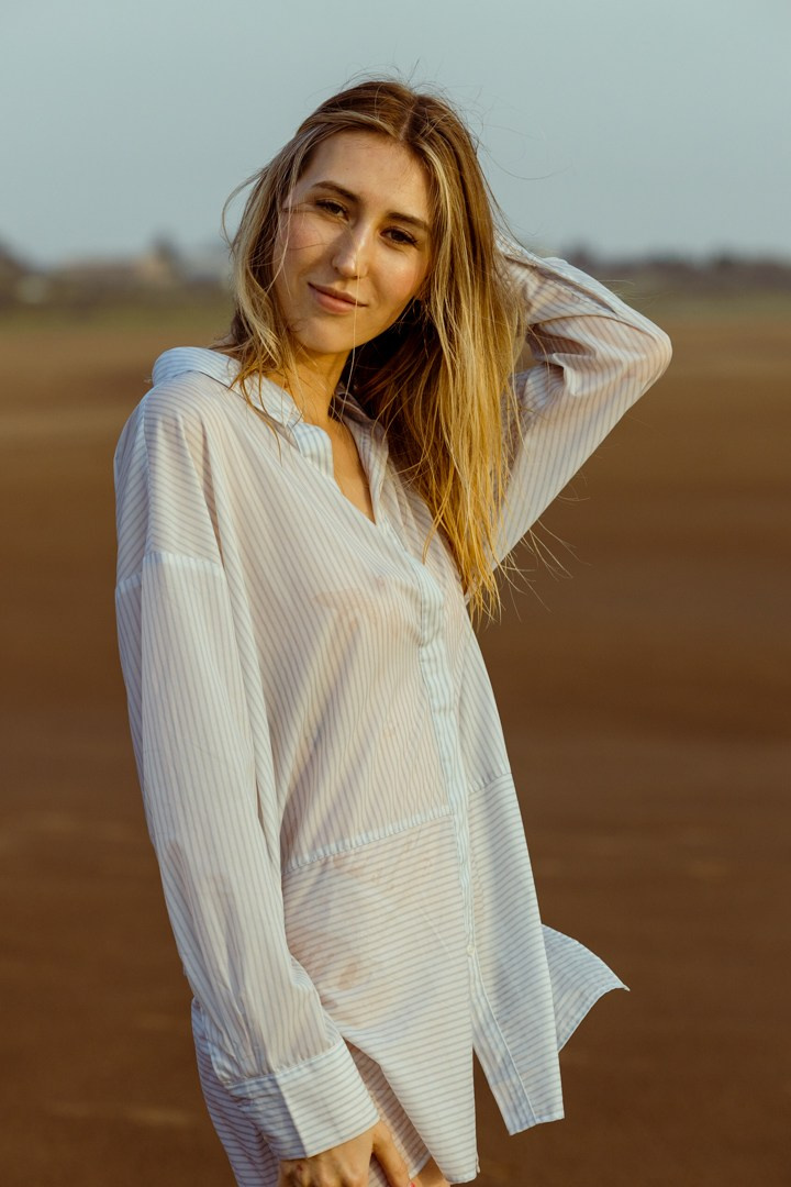 Катя. Съёмка на берегу северной реки. Алексей Торопов фотограф