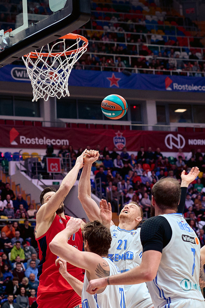 спортивный фотограф Андрей Богатов Самара, Баскетбольный матч ЦСКА-Зенит, бросок мяча в корзину