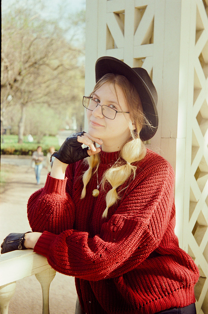 фотограф Андрей Богатов, портретная фотосессия молодой девушки в парке