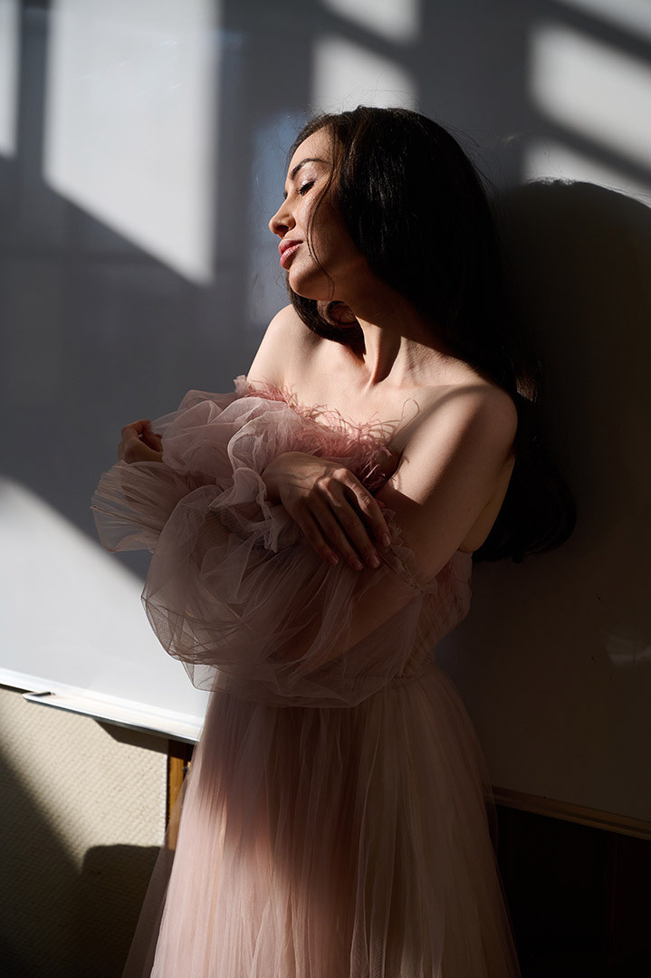 Свадебная фотосессия, нежная девушка в платье