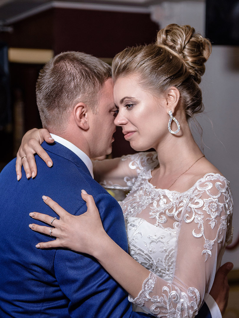 Свадьба фото, первый танец жениха с невестой