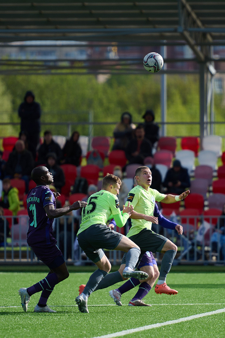 ФНЛ, Родина - Уфа 2:1, футбол сезон 2022-2023, борьба за мяч
