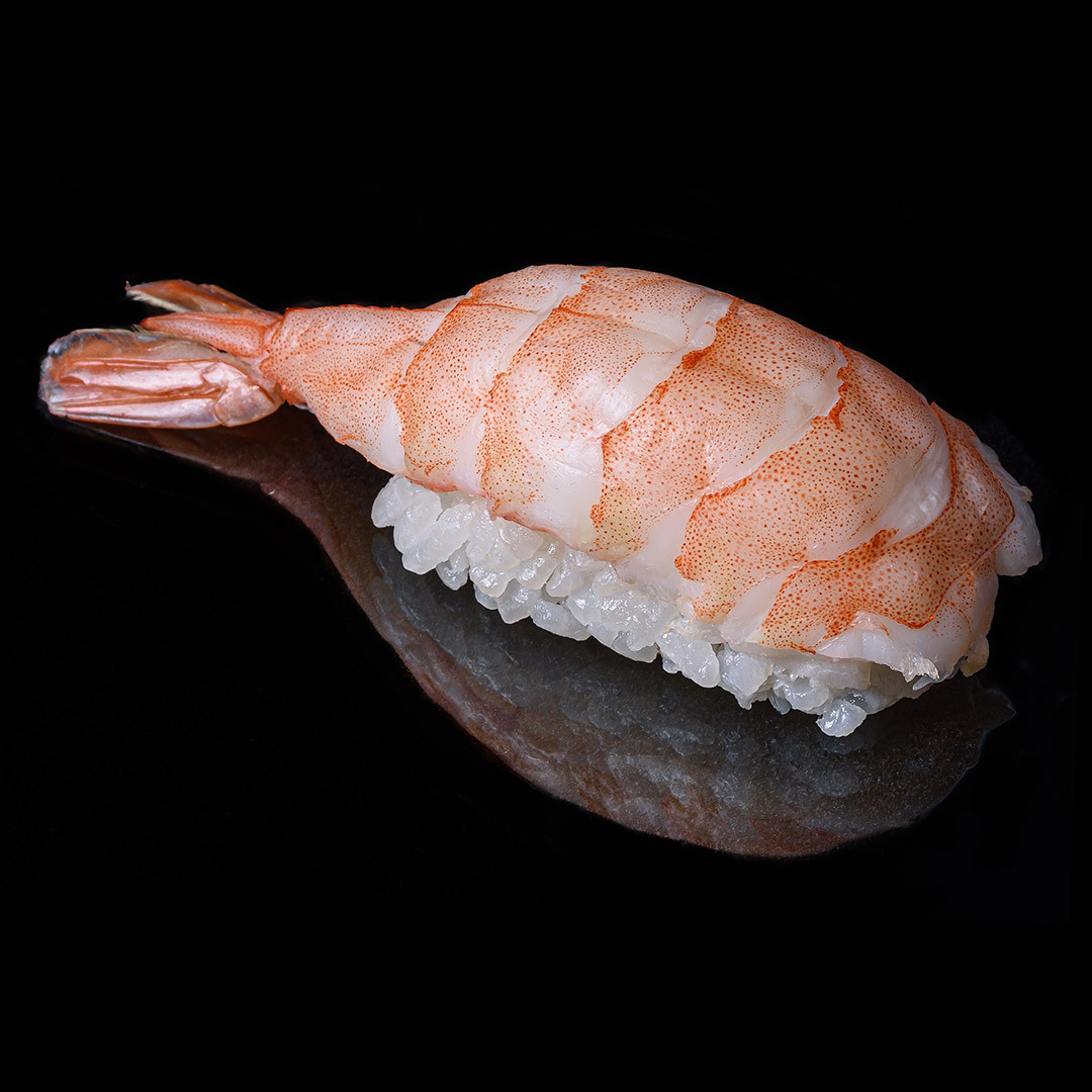 фотограф Андрей Богатов Сызрань, суши с креветкой на черном фоне