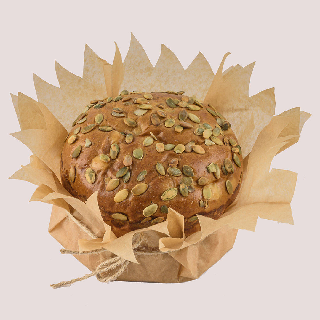  предметная фотосессия, тыквенный хлеб на белом фоне