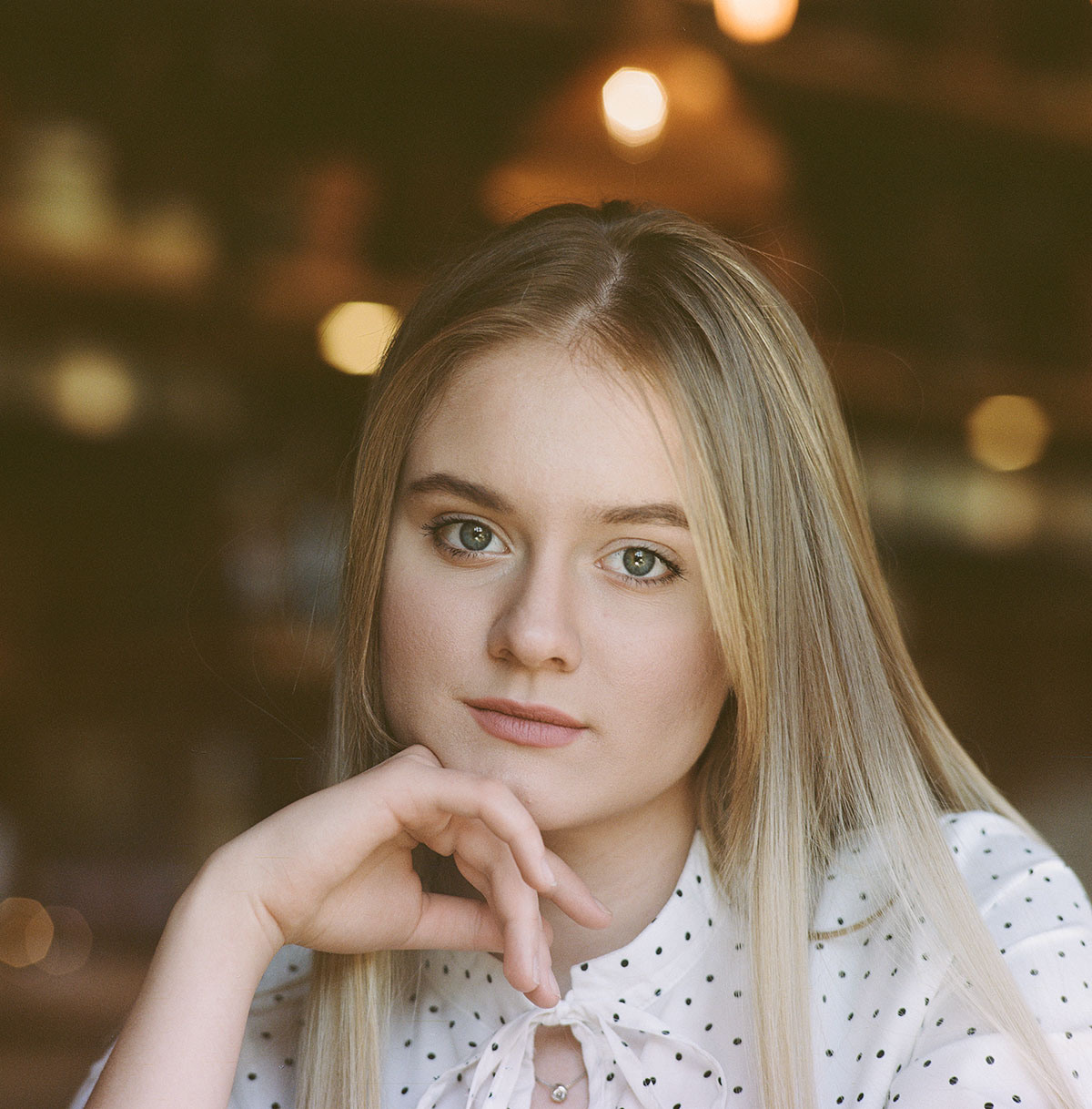 Снято на средне форматный Киев 6с и пленка Kodak Portra, портрет девушки