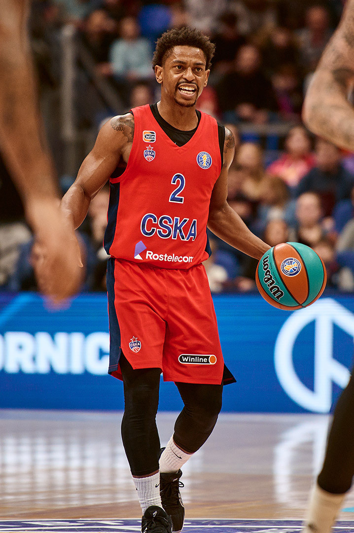 Портрет игрока ЦСКА с мячом