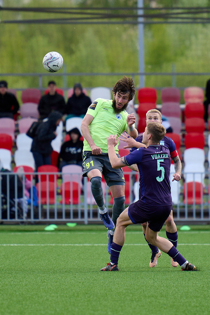 фотограф Андрей Богатов Ульяновск. ФНЛ, Родина - Уфа 2:1, футболист сыграл головой, красивые моменты