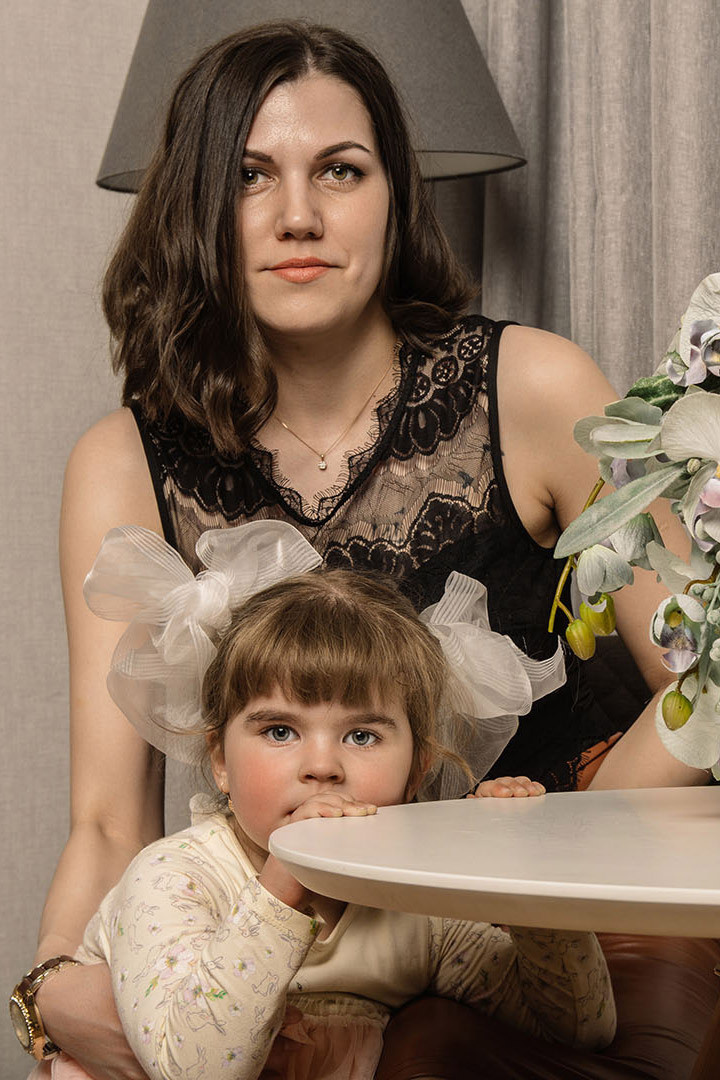 студийная семейная фотосессия мама с ребенком с дочкой Сызрань