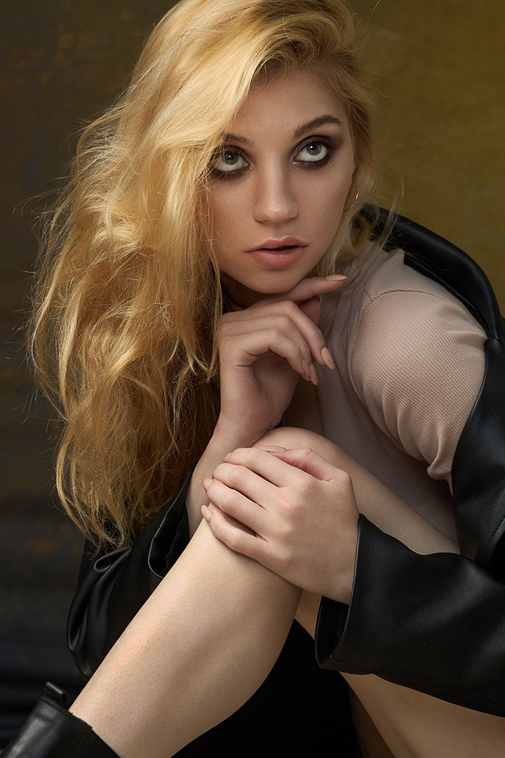 профессиональный портрет девушки в фотостудии, фотограф Андрей Богатов