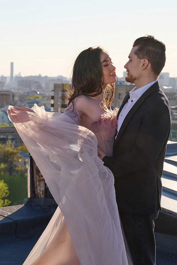 свадебное фото молодоженов на крыше свадьба, фотограф Андрей Богатов Сызрань