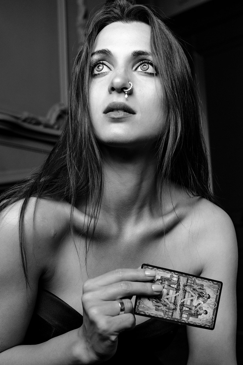 Таролог. Эротико-драматический фотограф Маруся Скоробогатова